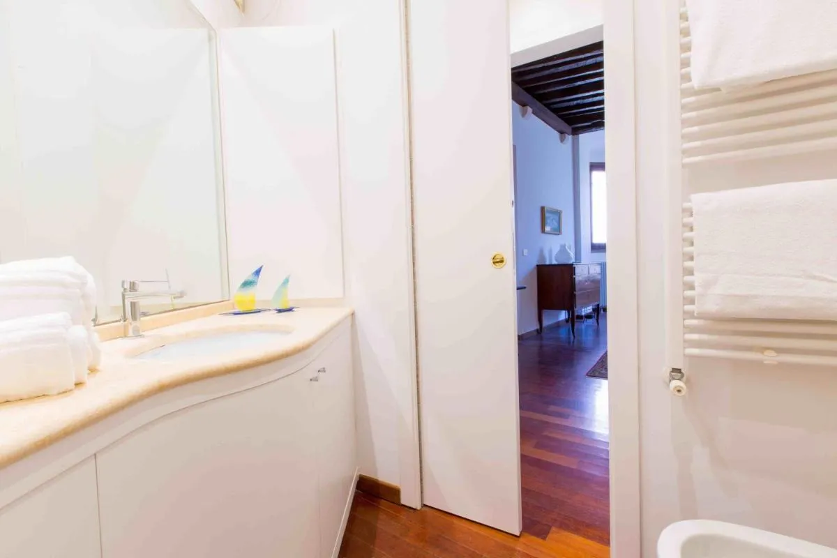 Image 2 of THE ARCH historic accommodation