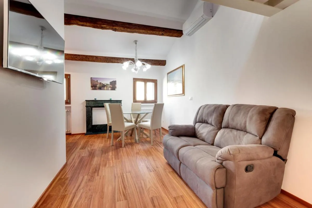 Image 4 of The Countess