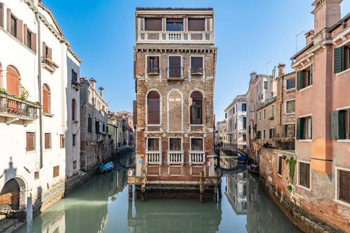 Image 5 of The Venice Red Door Apartment