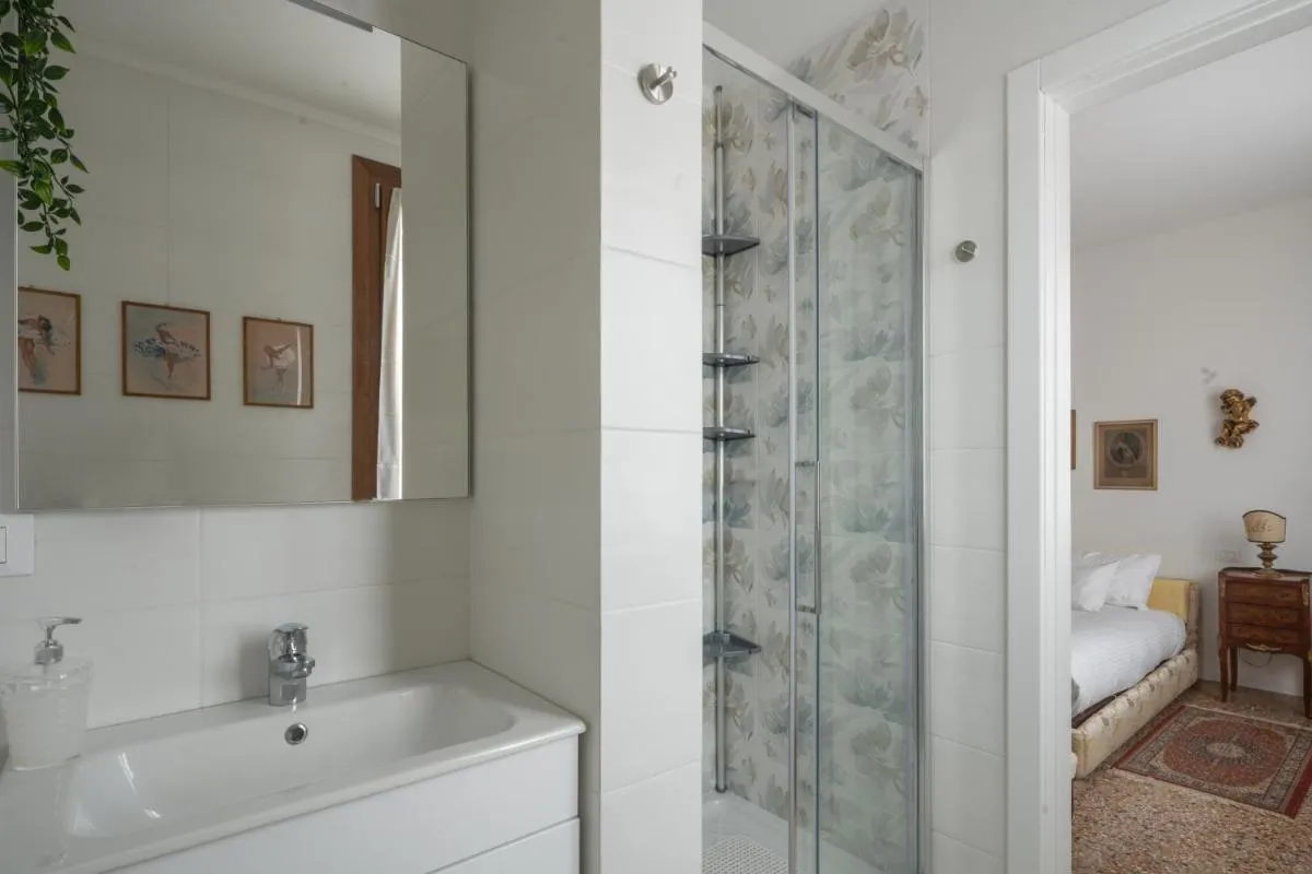 Image 2 of Tiepolo Apartment in the Biennale District R&R