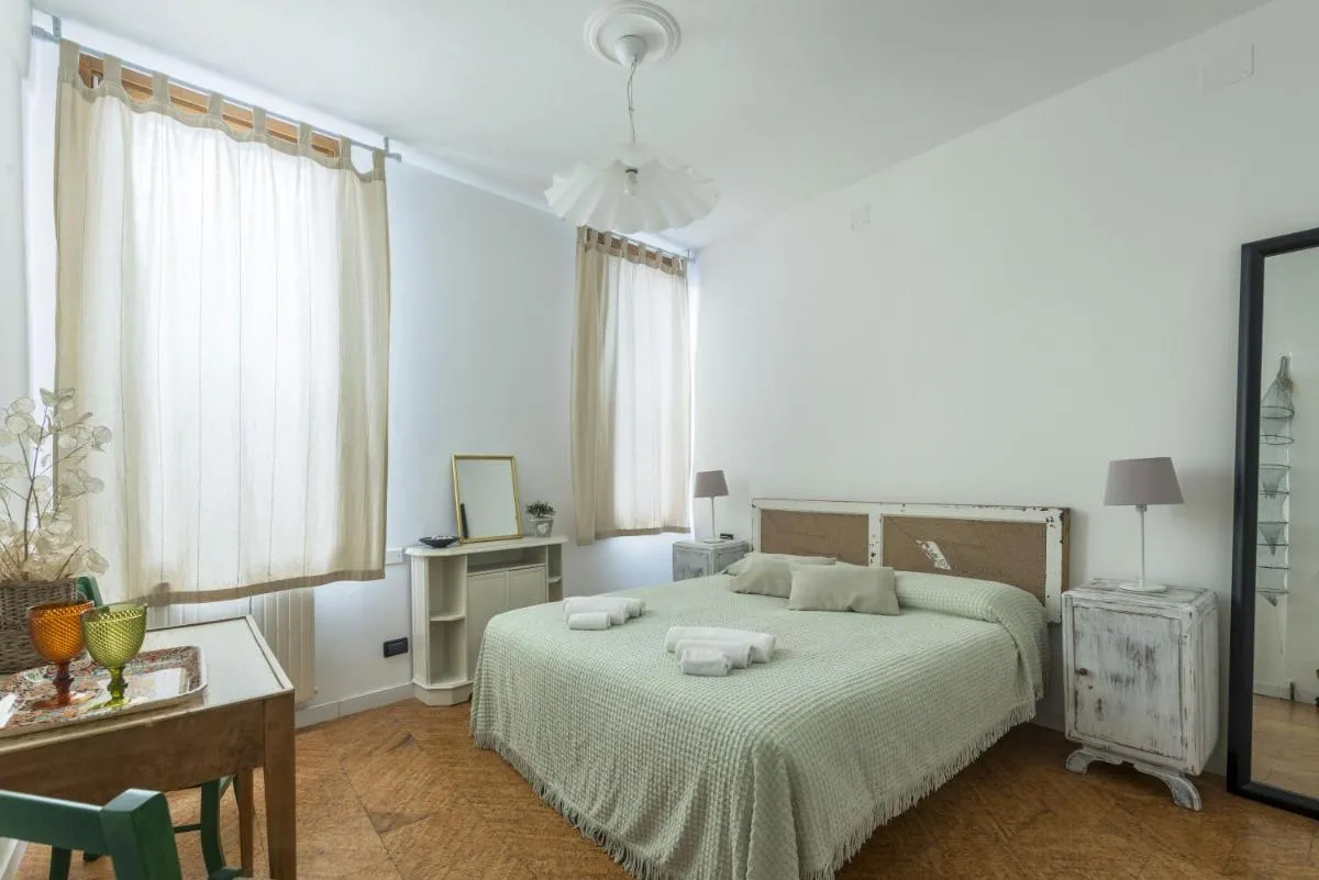 Image 4 of Tre Sestieri Terrace – CANAL VIEW 2024