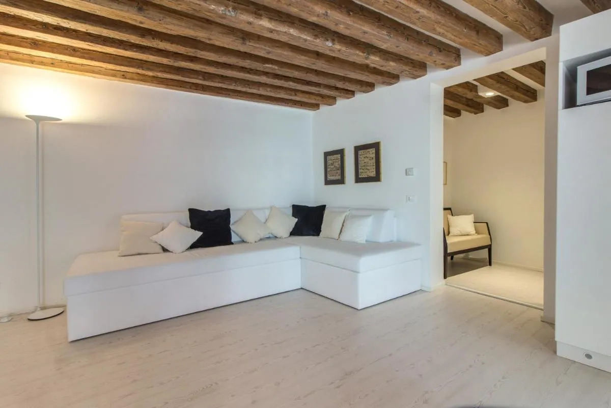 Image 1 of Ve.N.I.Ce. Cera Casa Del Giglio