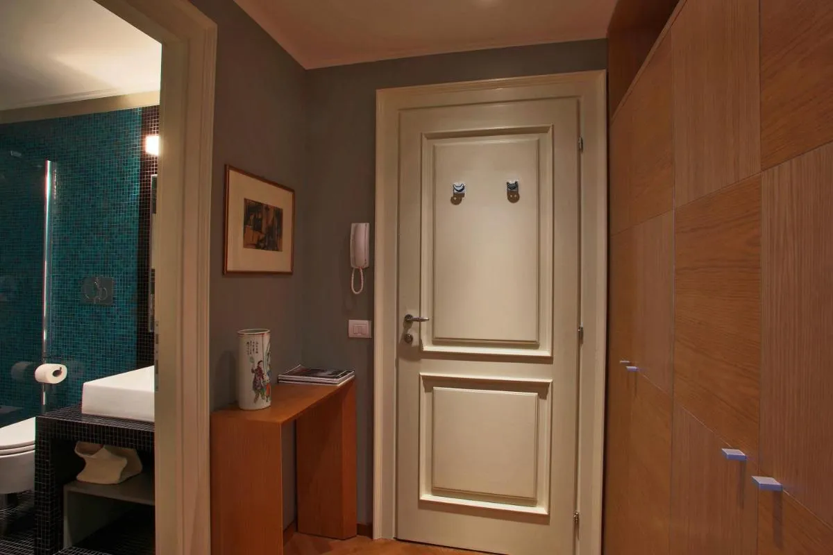 Image 1 of Ve.N.I.Ce. Cera Tintoretto Suite