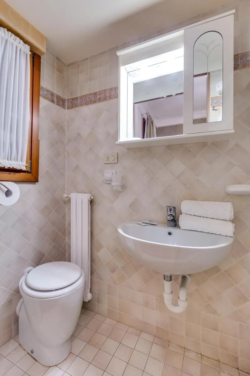 Image 3 of Venetian Infinity