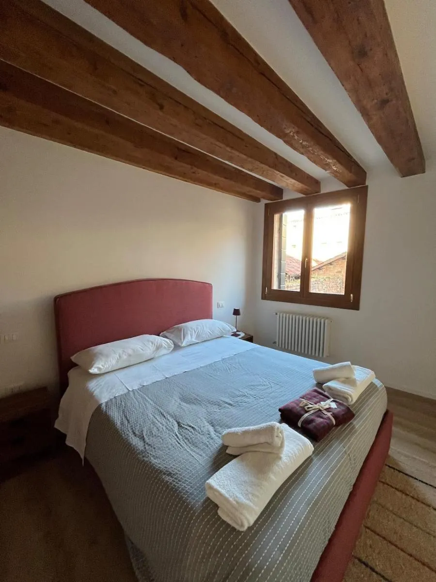 Image 6 of Venexiana Suite