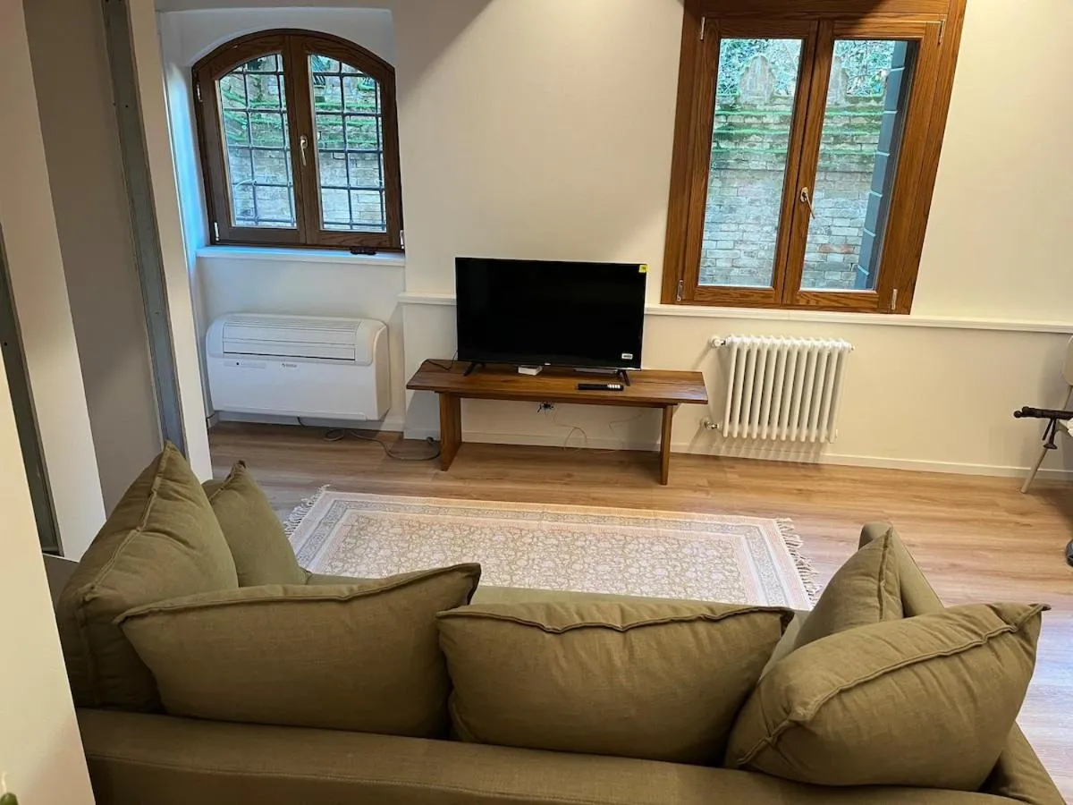 Image 1 of Venexiana Suite