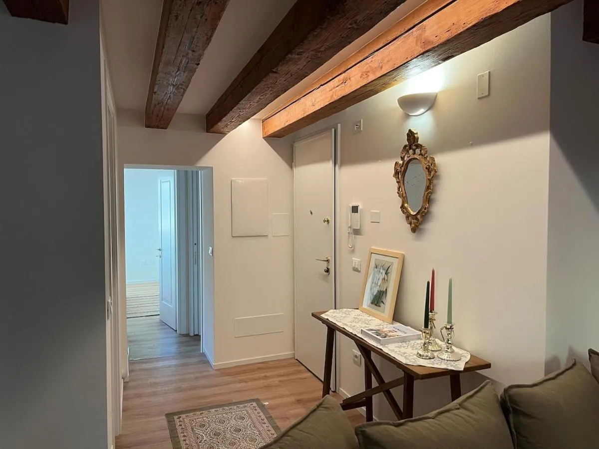 Image 2 of Venexiana Suite