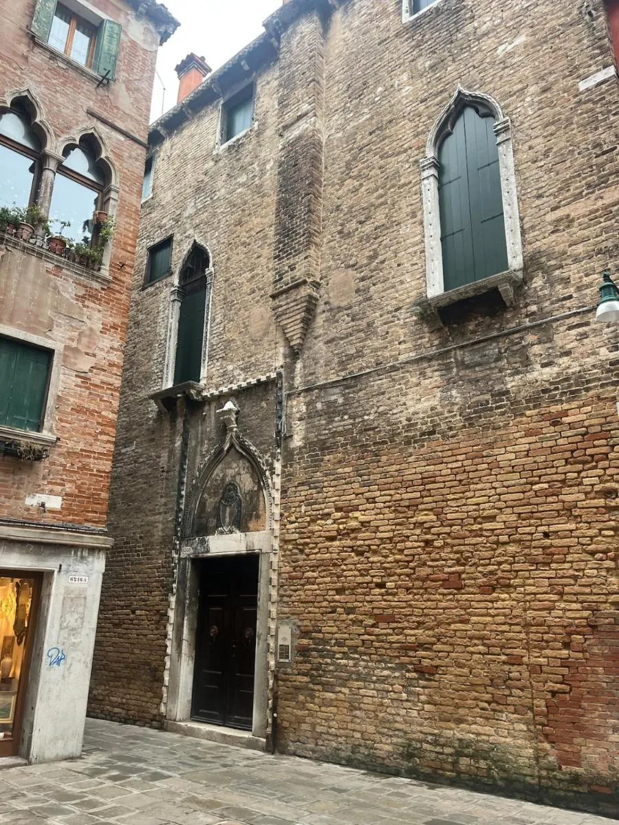 Image 5 of Venexiana Suite