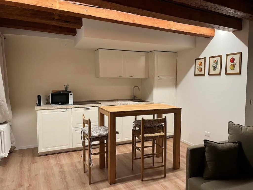 Image of Venexiana Suite