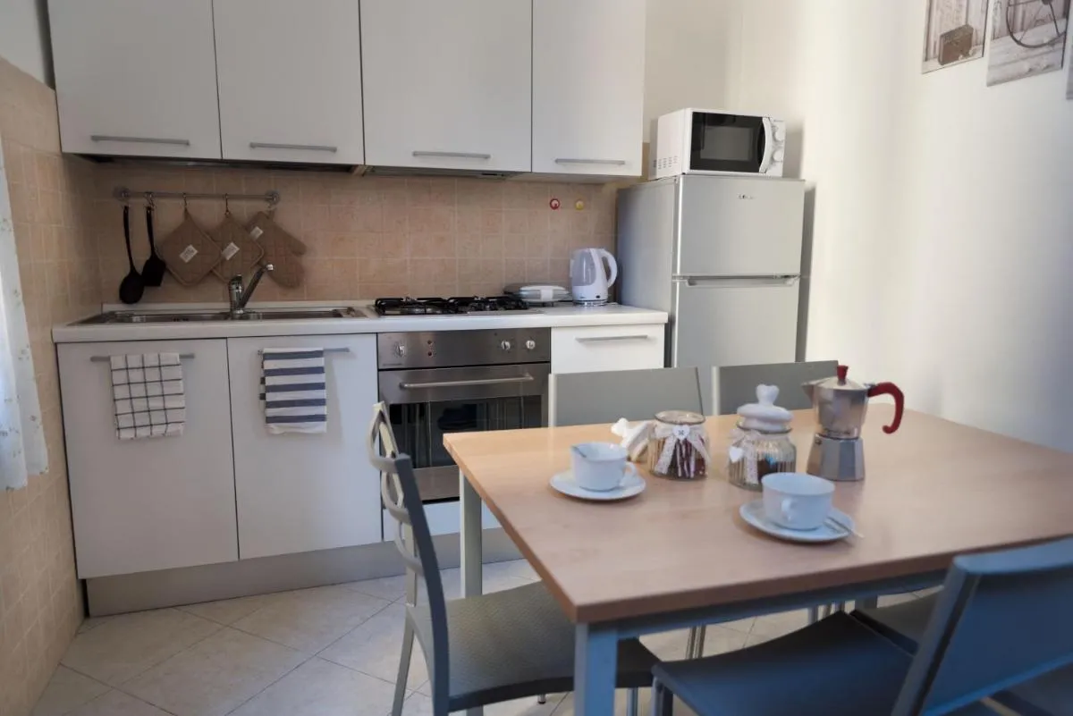 Image 3 of Venezia Biennale Bianco & Rosso