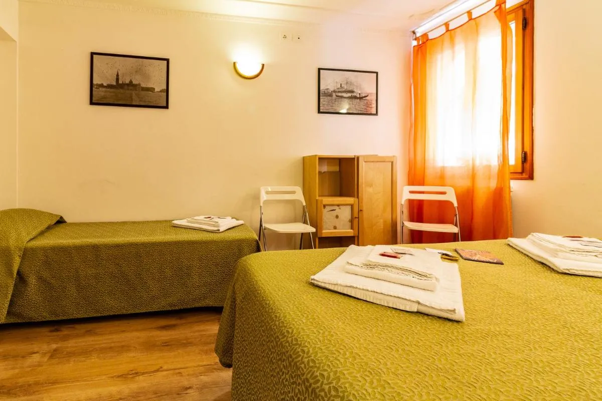 Image 2 of Veneziacentopercento Apartments & Rooms