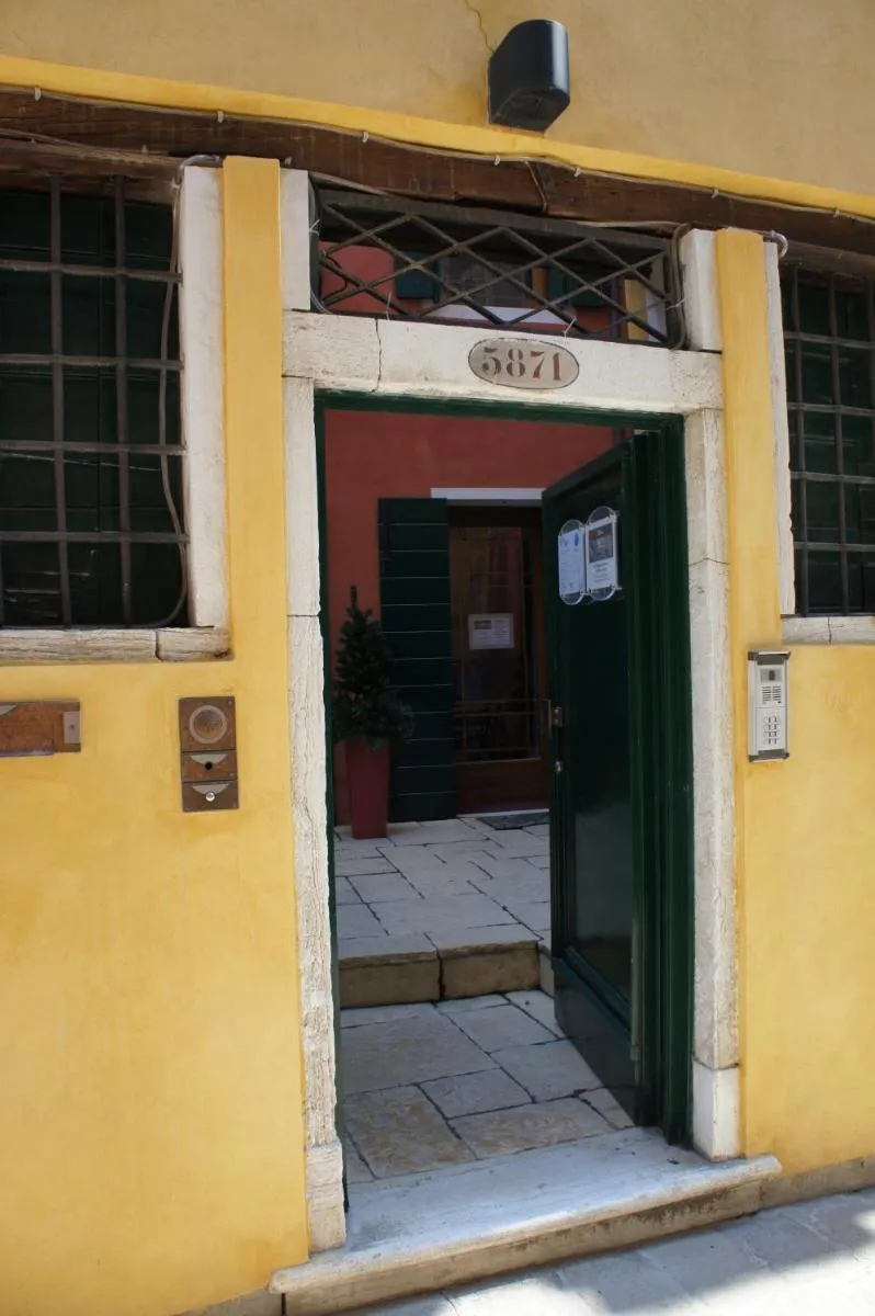 Image 3 of Venice Dose Suite