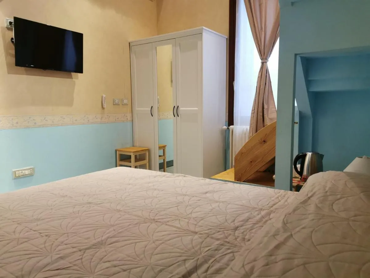 Image 4 of Venice Dose Suite