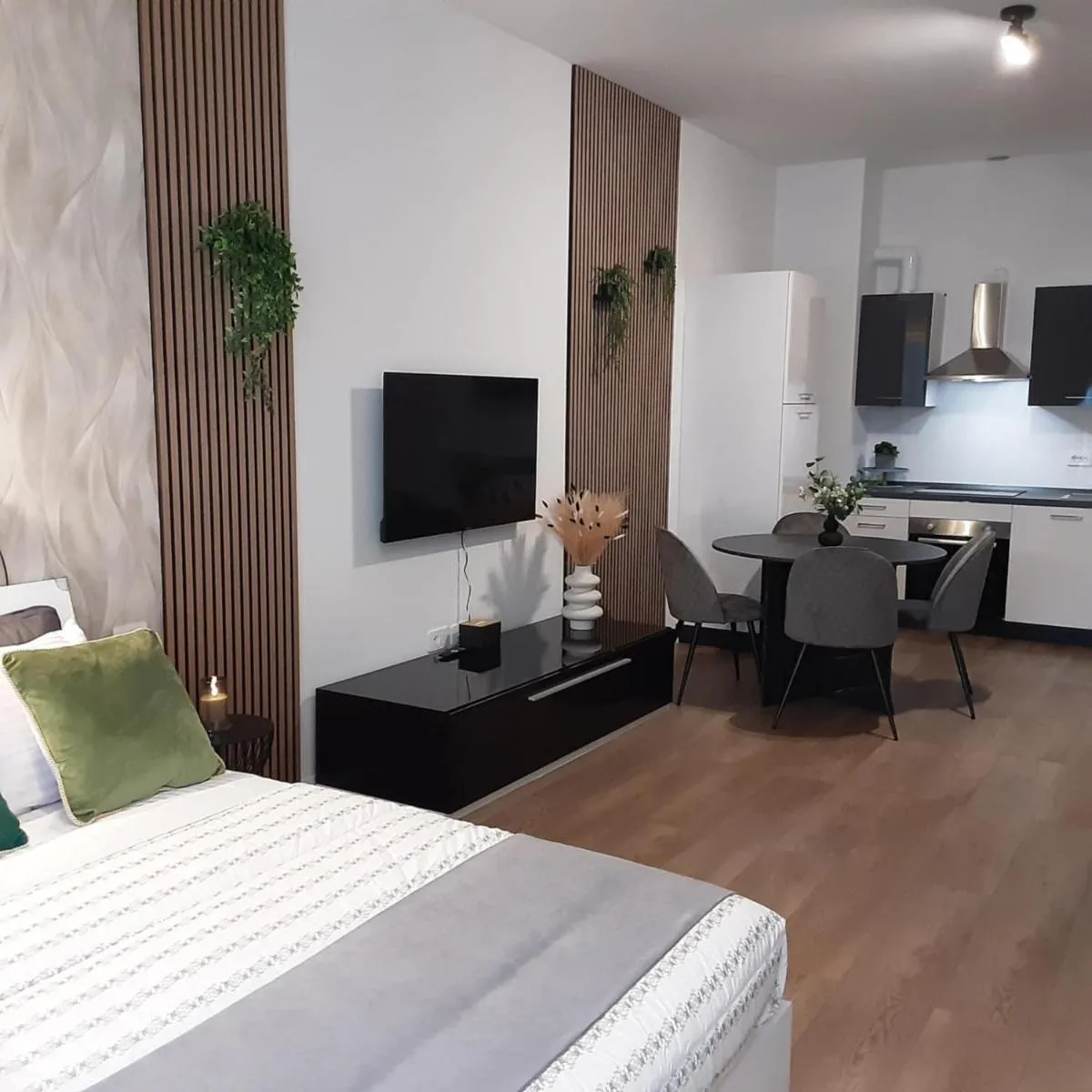 Image 4 of Venice Dream