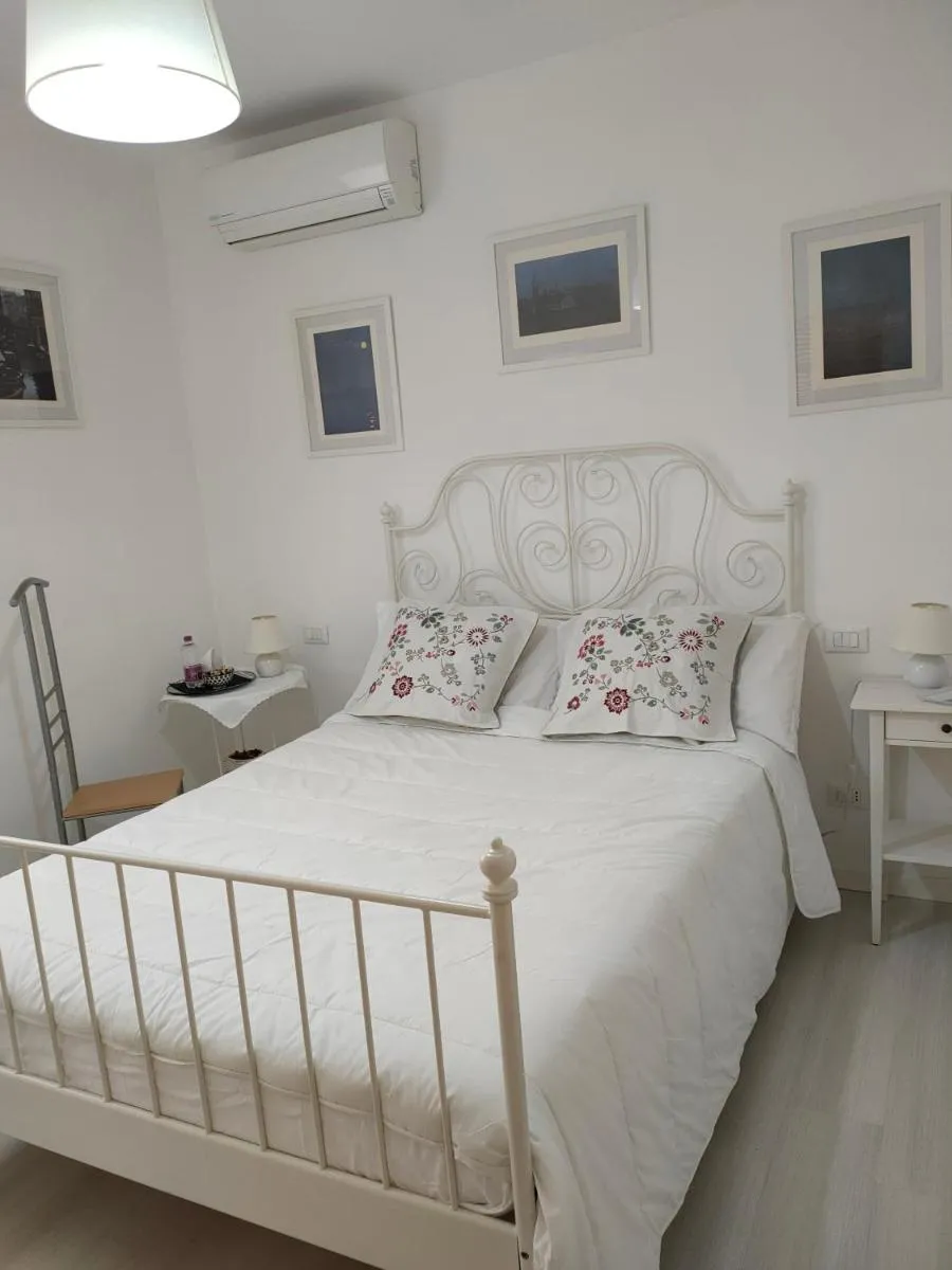 Image 3 of Venice Home