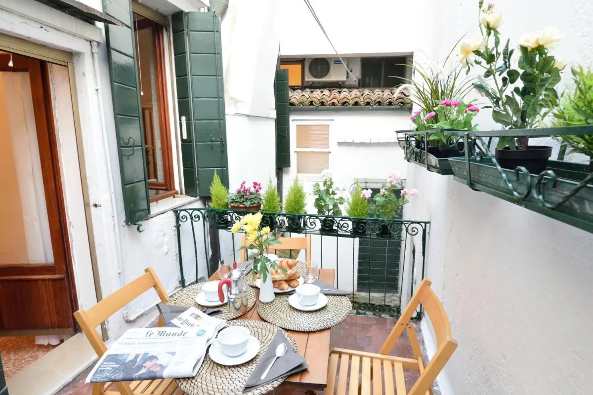 Image 2 of Venice Life