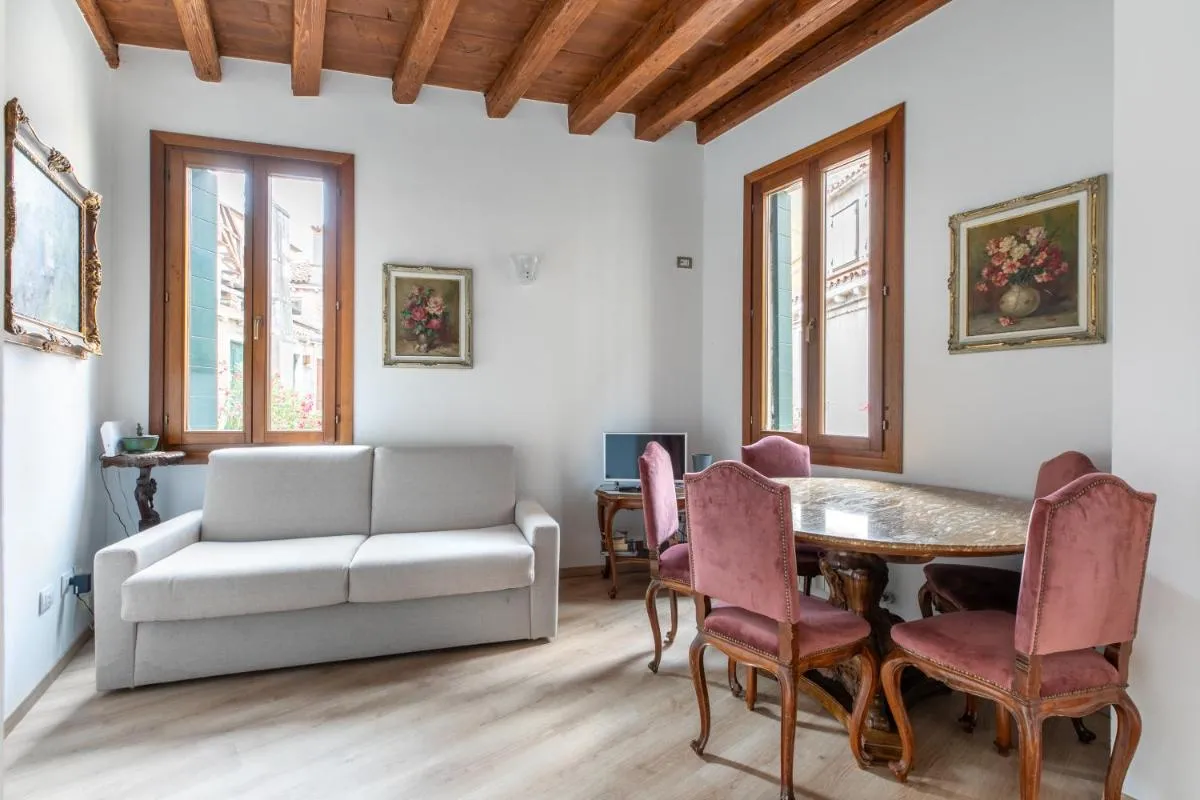 Image 3 of Venice Love Suite