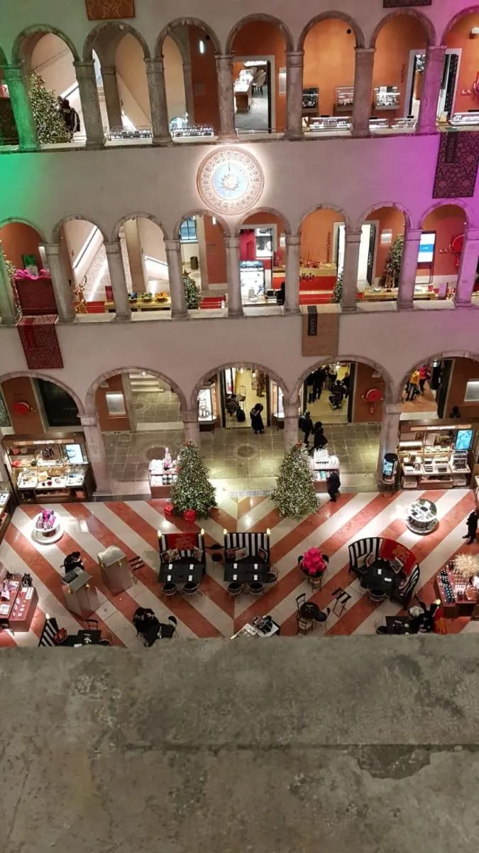 Image 4 of Venice Luxury Watersdoor