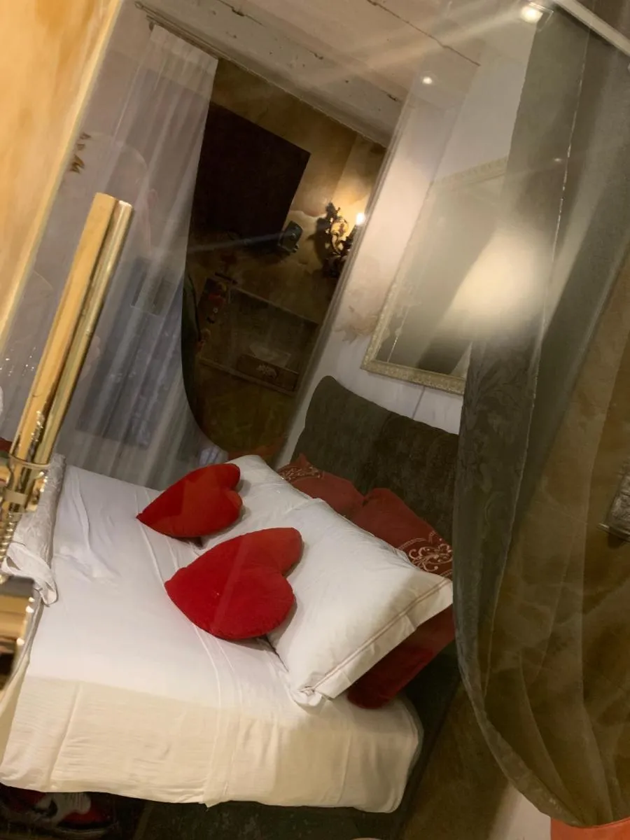 Image 3 of Venice Luxury Watersdoor