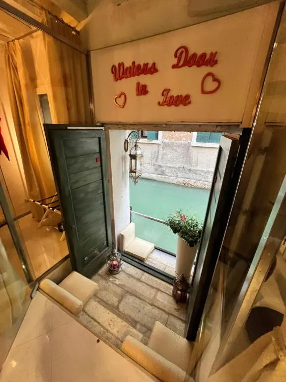 Image of Venice Luxury Watersdoor