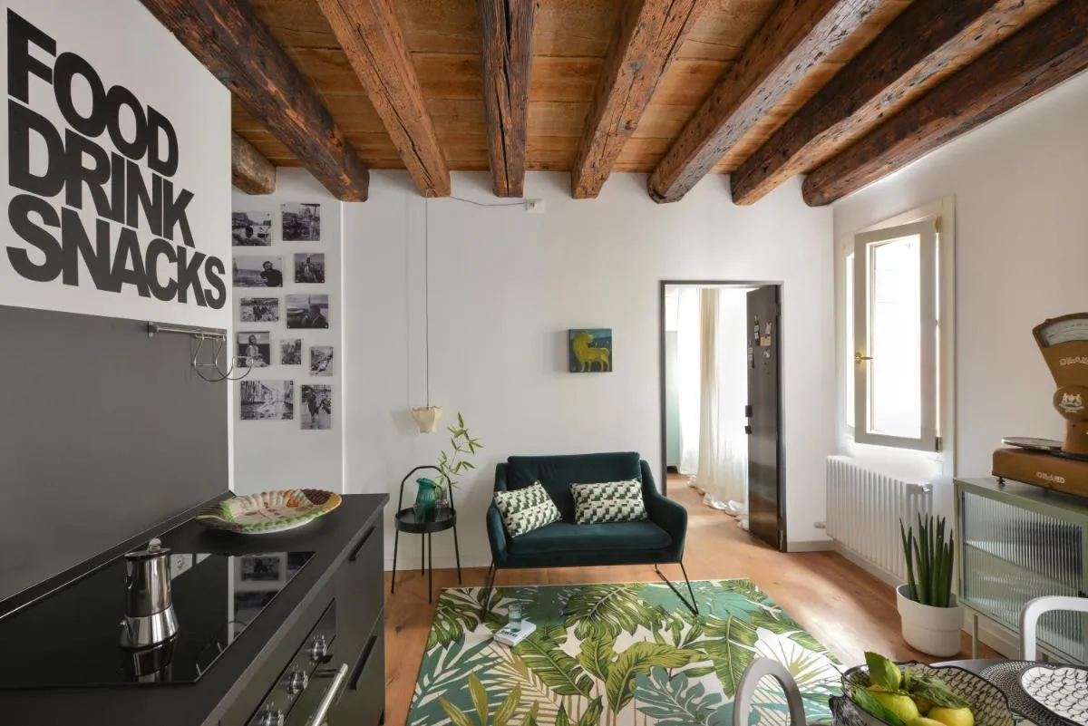 Image 4 of Venice Parsley