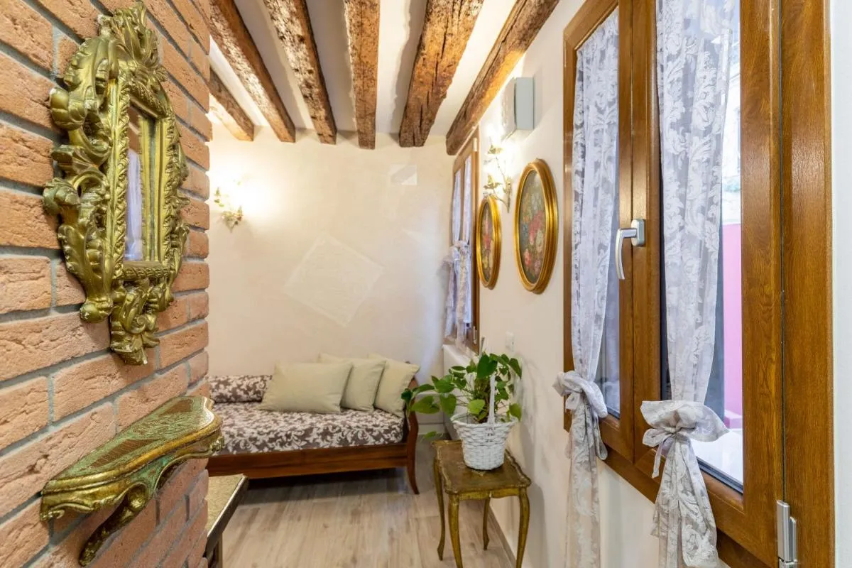 Image 6 of Venice downtown with private garden