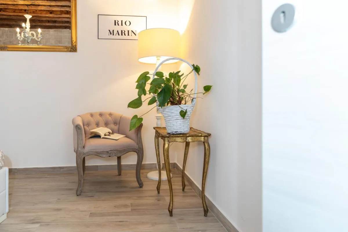 Image 2 of Venice downtown with private garden