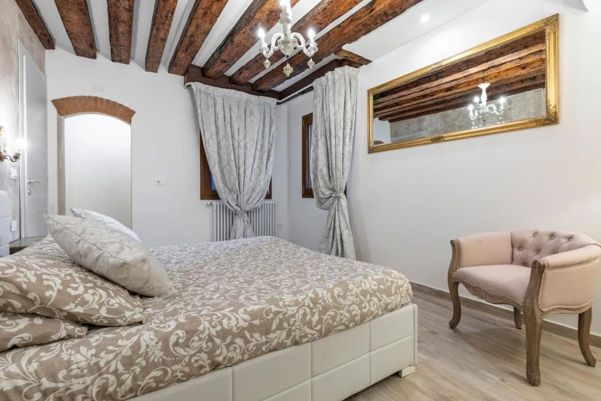 Image 4 of Venice downtown with private garden