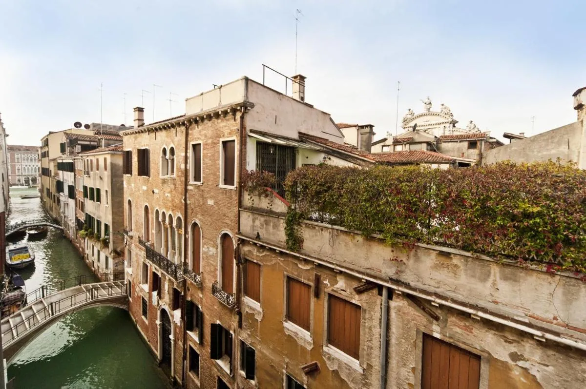 Image 5 of Very central apartment in historical 1600 Palace with LIFT a few min walk from San Marco Square