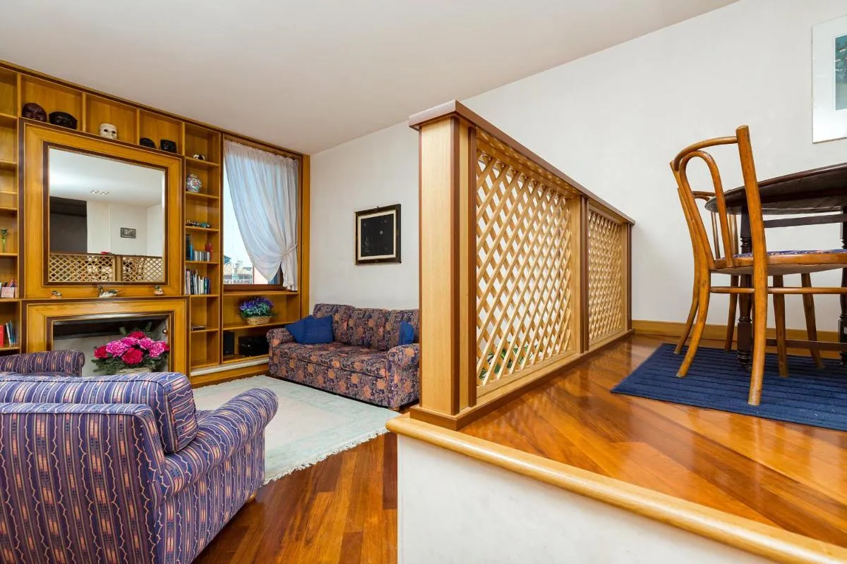 Image 6 of Very central apartment in historical 1600 Palace with LIFT a few min walk from San Marco Square