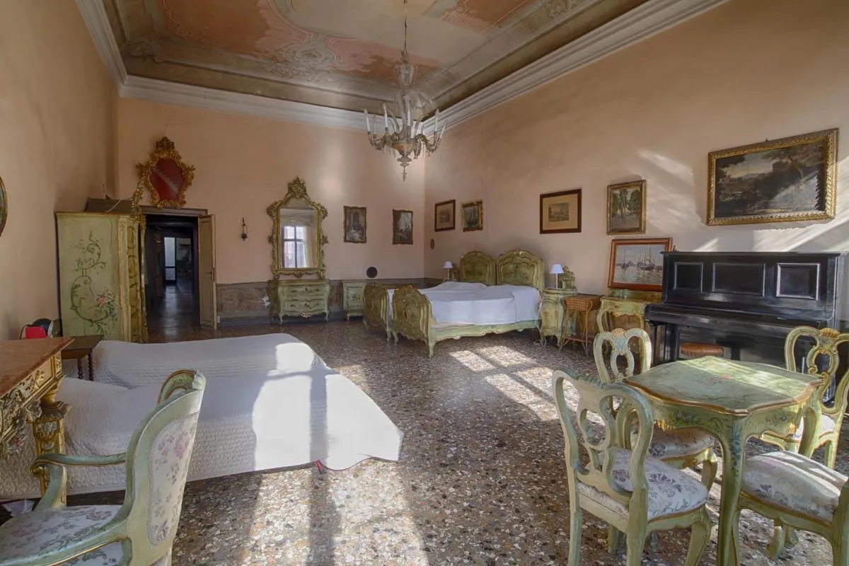 Image 4 of Vintage Venice Apartment