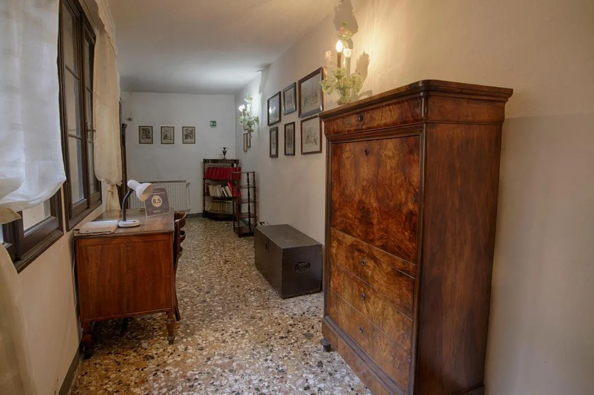 Image 2 of Vintage Venice Apartment