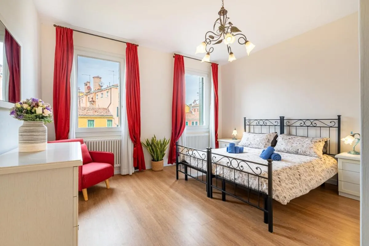 Image 1 of Vista Canale, 4 ospiti, 2 camere e 2 bagni