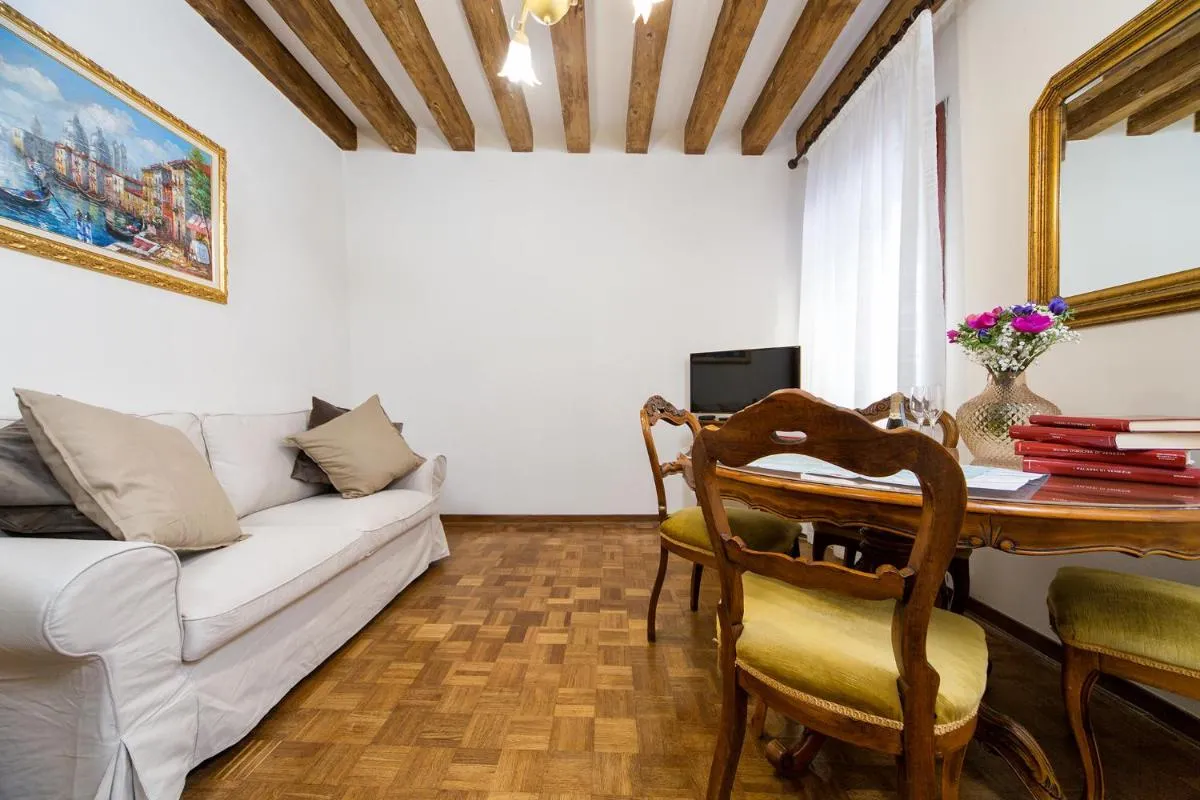 Image 3 of at 2 minutes from San Marco square