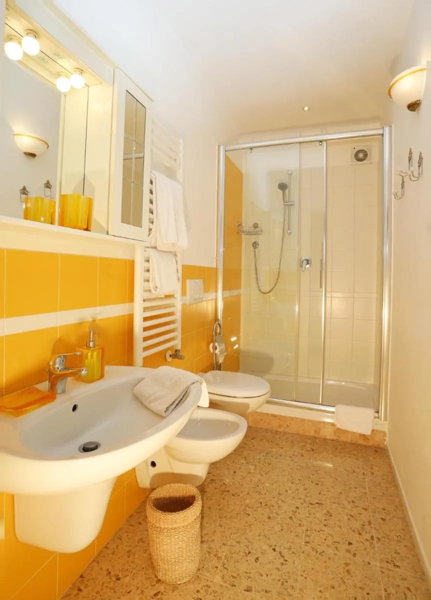 Image 3 of la levantina