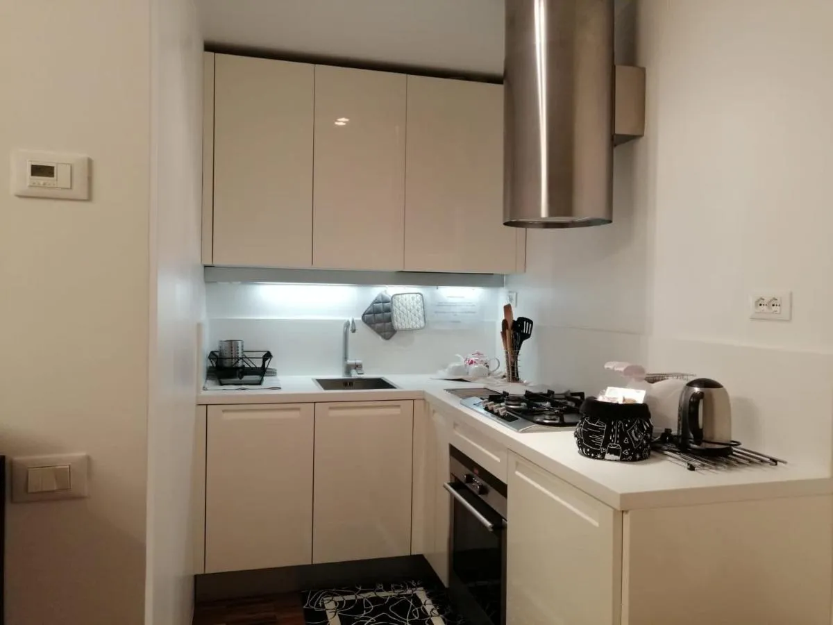 Image 3 of piccola corte