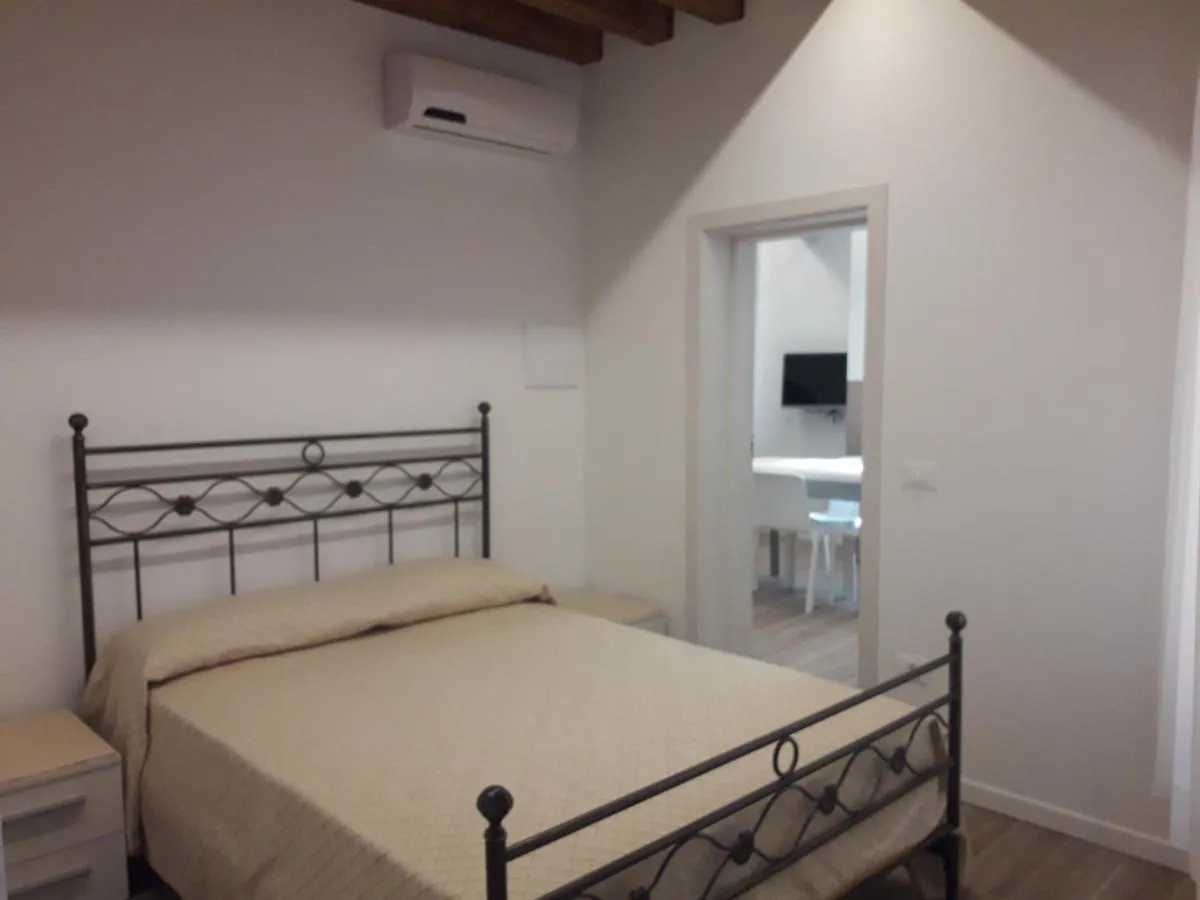 Image 1 of raggio di sole dietro piazza San Marco