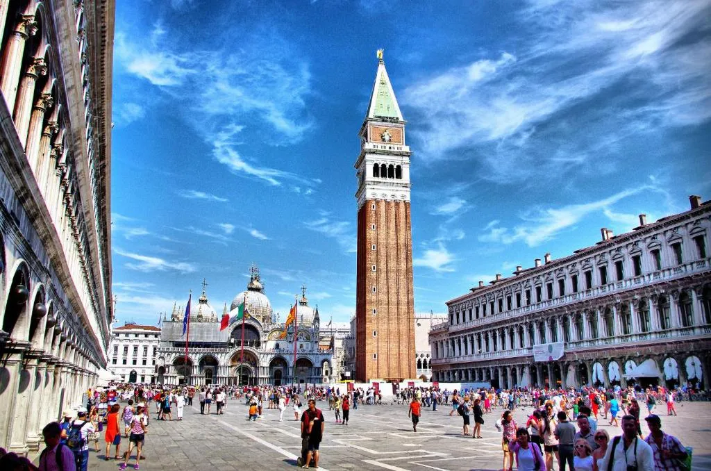 Image of raggio di sole dietro piazza San Marco