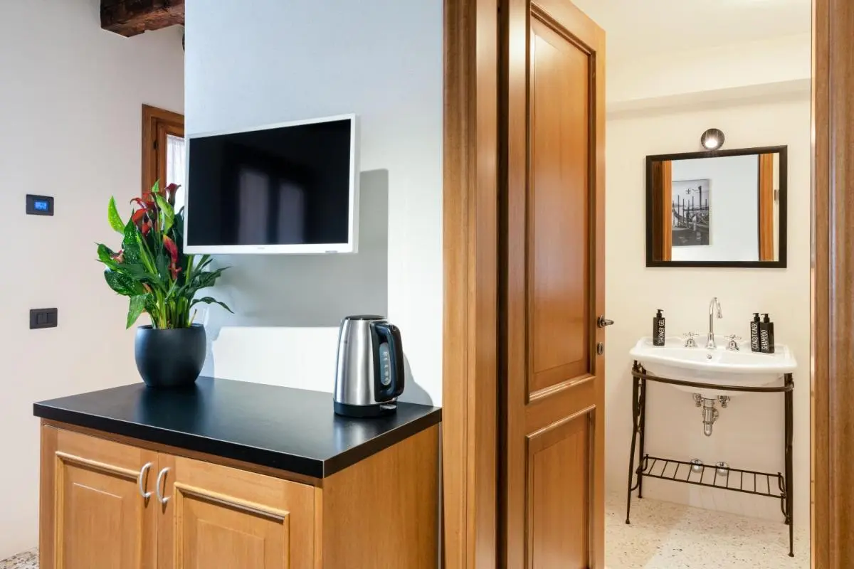 Image 2 of 5 minuti da Rialto, intera palazzina Veneziana