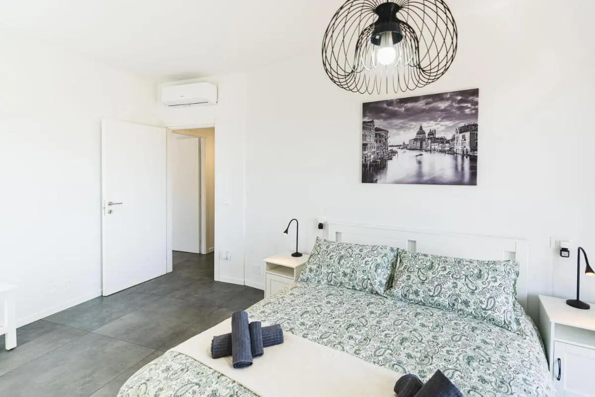 Image 6 of 7 posti, a pochi minuti da Venezia, posto auto