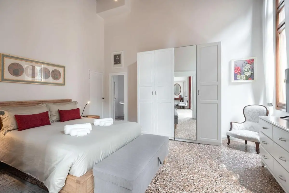 Image 6 of Apartment Ponte Raspi Canal View