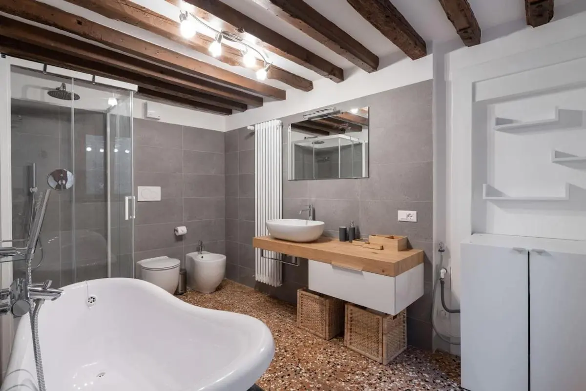 Image 2 of Apartment Ponte Raspi Canal View