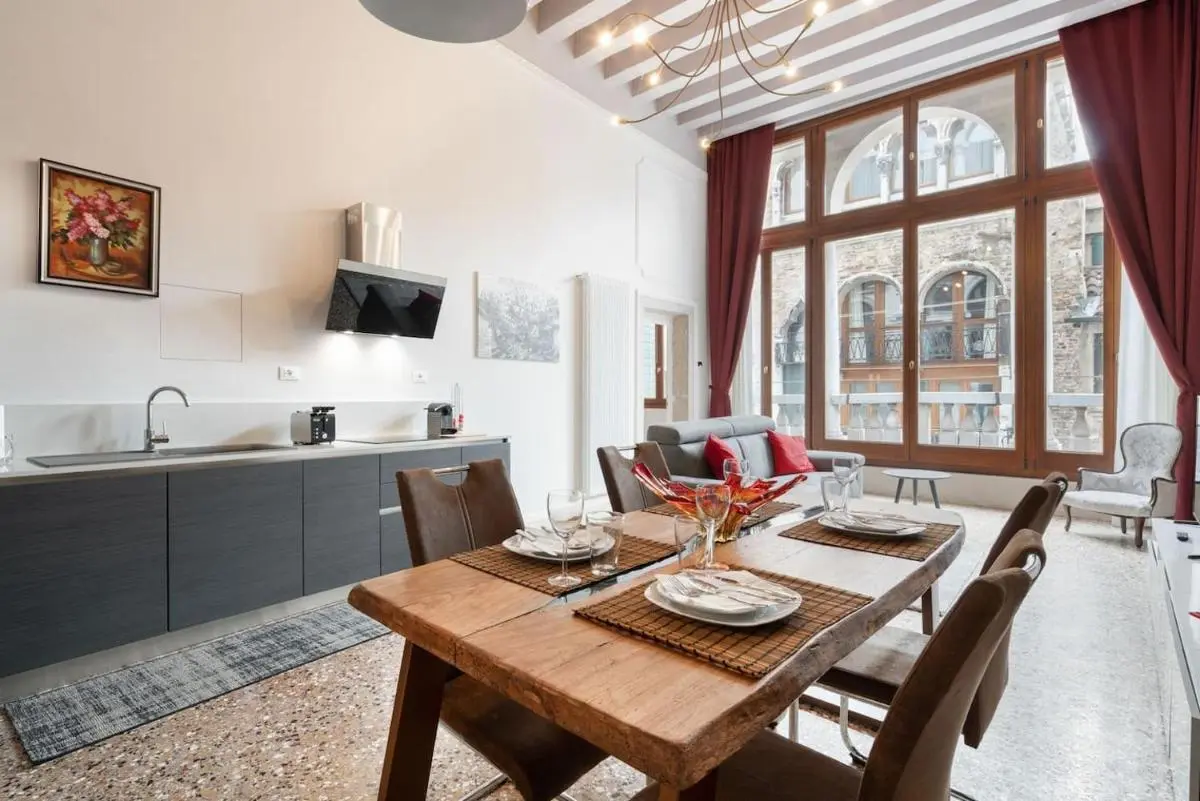 Image 4 of Apartment Ponte Raspi Canal View