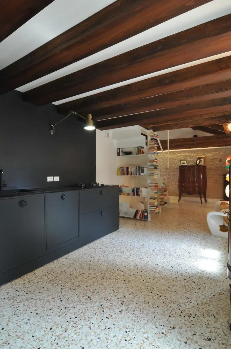 Image 3 of Apt Teatro