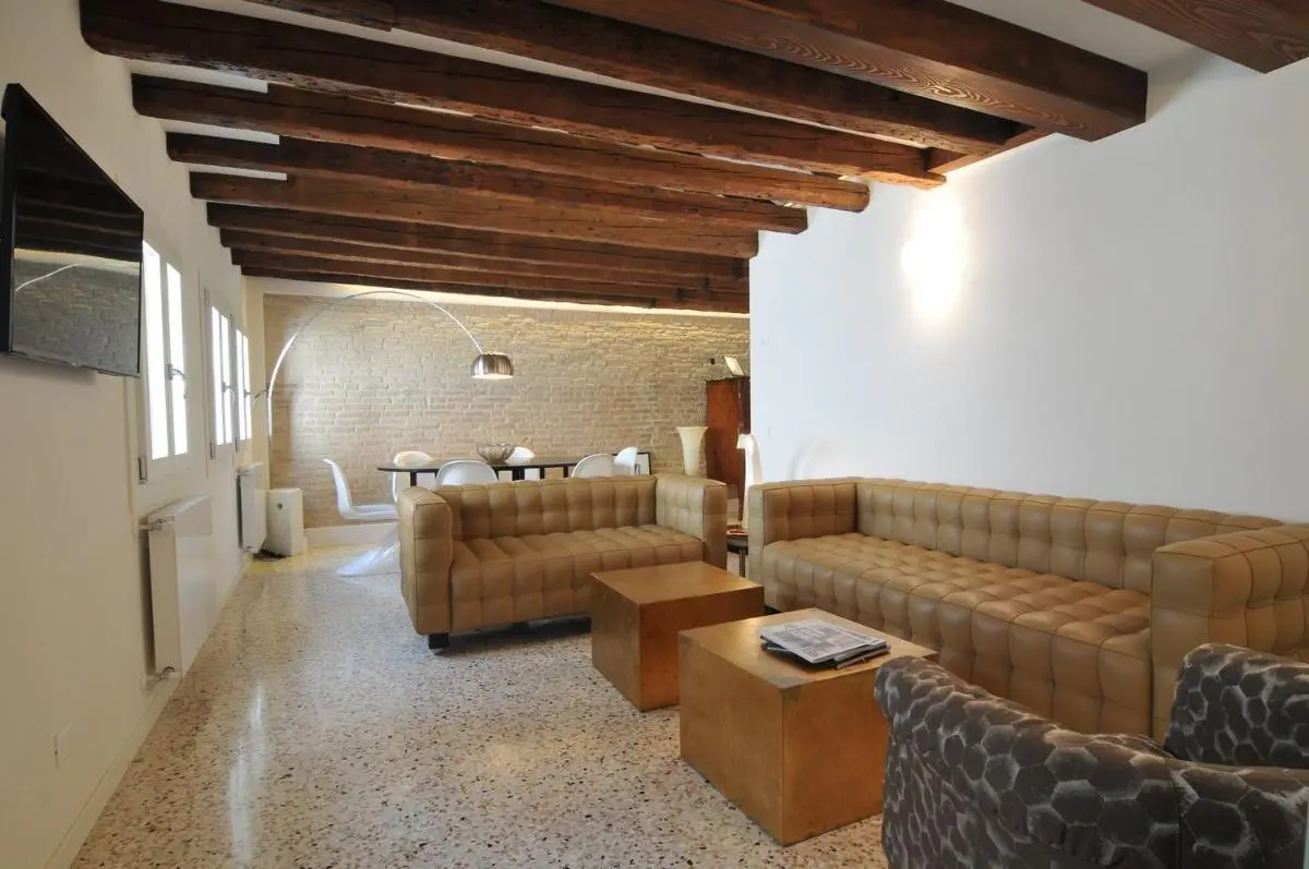 Image 4 of Apt Teatro