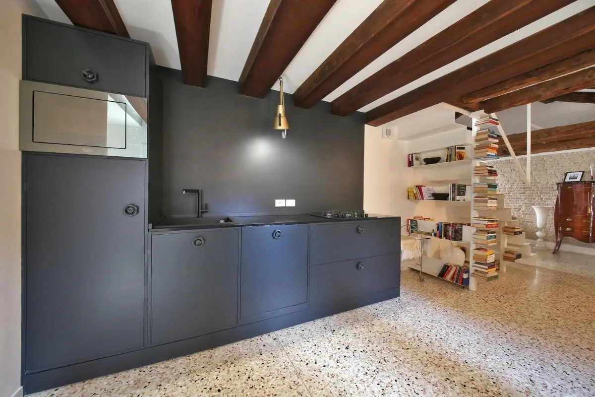 Image 2 of Apt Teatro