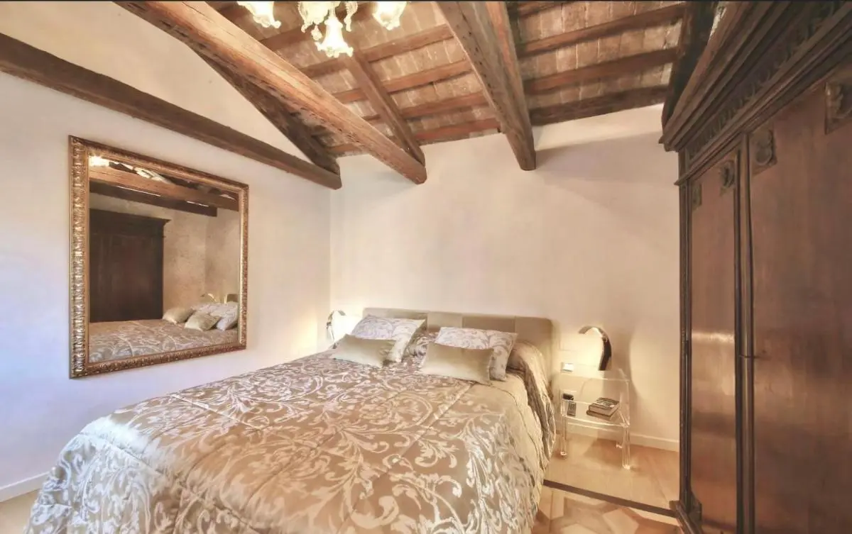 Image 1 of Apt Teatro