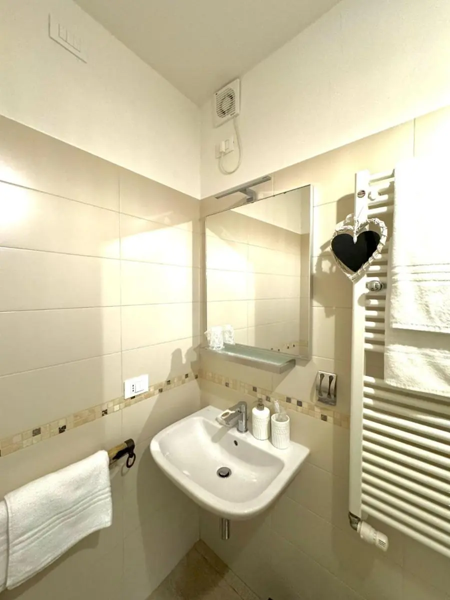 Image 4 of B&B Fortuny