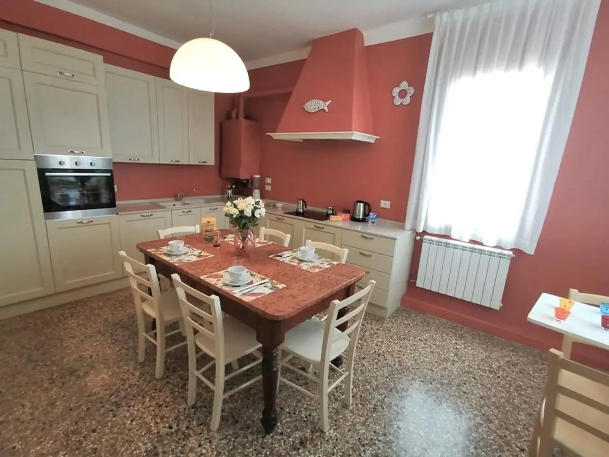 Image 3 of Biennale 252