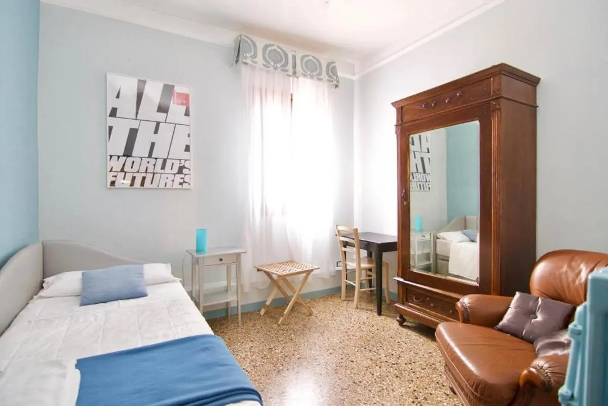 Image 1 of Biennale 252